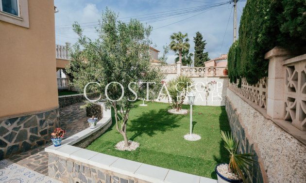 Herverkoop - Villa -
Orihuela Costa - Villamartin