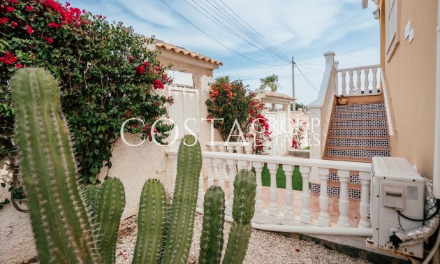 Herverkoop - Villa -
Orihuela Costa - Villamartin