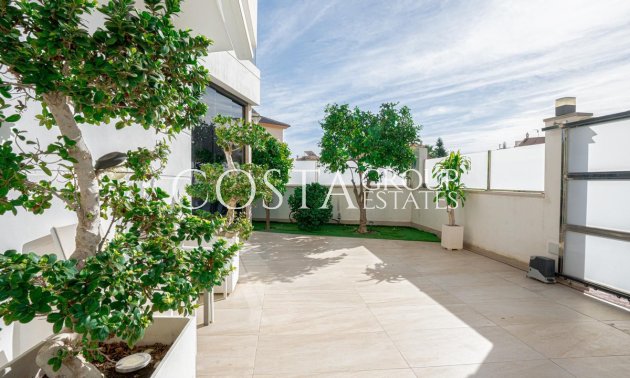 Herverkoop - Villa -
Orihuela Costa - Villamartin