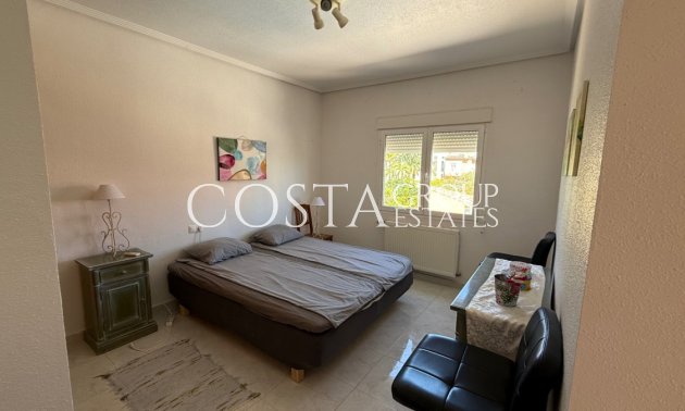 Revente - Villa -
Orihuela Costa