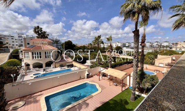 Herverkoop - Villa -
Orihuela Costa - La Zenia
