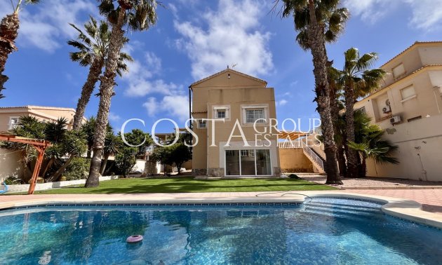 Herverkoop - Villa -
Orihuela Costa - La Zenia
