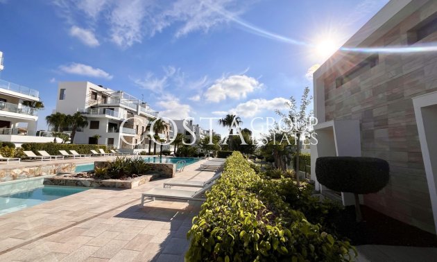 Herverkoop - Villa -
Orihuela Costa - Villamartin