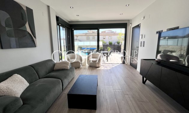 Herverkoop - Villa -
Orihuela Costa - Playa Flamenca