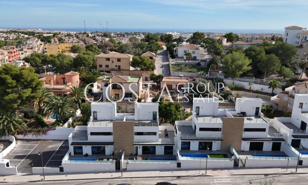 Herverkoop - Villa -
Orihuela Costa - Villamartin