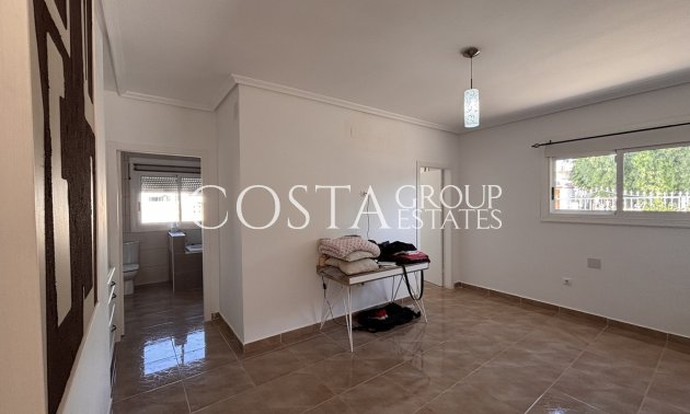 Wiederverkauf - Villa -
Benijofar