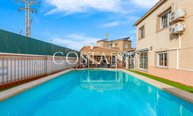 Wiederverkauf - House -
Torrevieja