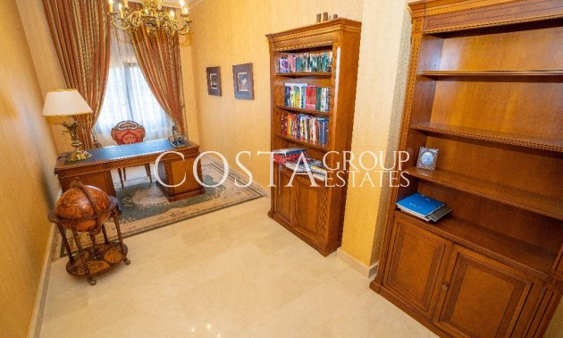 Herverkoop - Villa -
Orihuela Costa - Campoamor