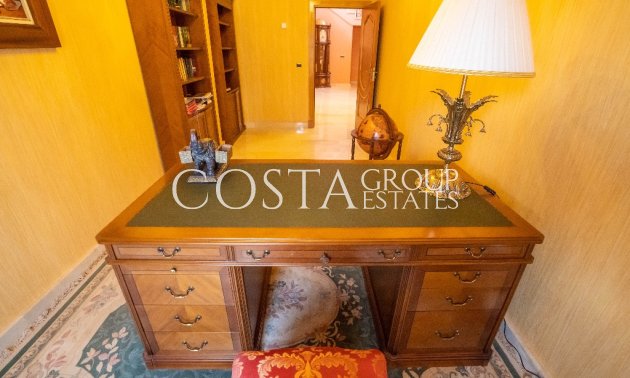 Herverkoop - Villa -
Orihuela Costa - Campoamor