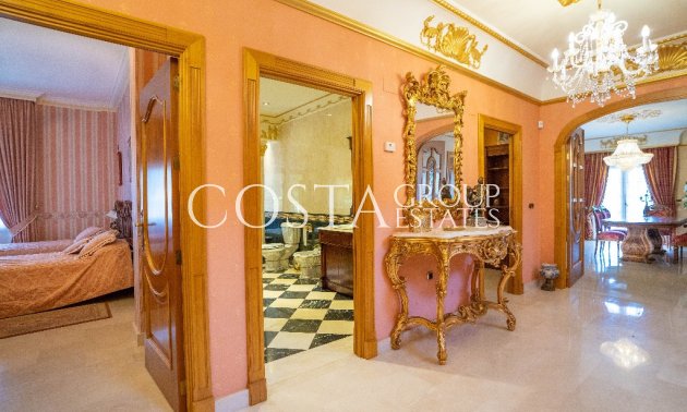 Herverkoop - Villa -
Orihuela Costa - Campoamor