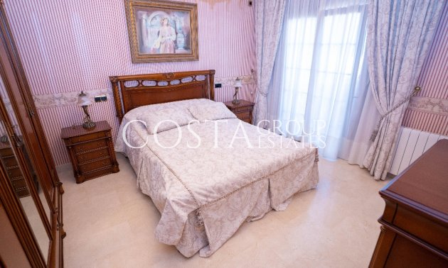 Herverkoop - Villa -
Orihuela Costa - Campoamor