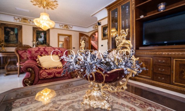 Herverkoop - Villa -
Orihuela Costa - Campoamor