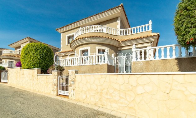 Herverkoop - Villa -
Orihuela Costa - Los Altos