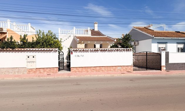 Herverkoop - Villa -
Orihuela Costa - Playa Flamenca