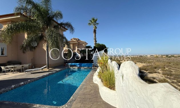 Odsprzedaż - Willa -
San Miguel de Salinas - San Miguel de Salinas Centro