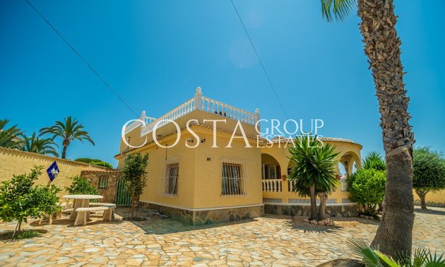 Resale - Villa -
Torrevieja - La Siesta
