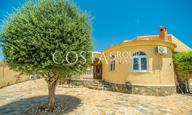 Resale - Villa -
Torrevieja - La Siesta