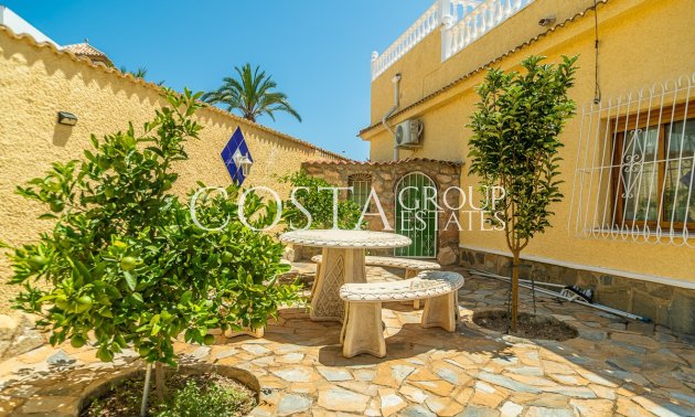 Resale - Villa -
Torrevieja - La Siesta