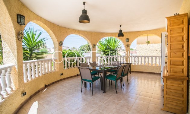Resale - Villa -
Torrevieja - La Siesta