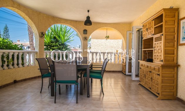 Resale - Villa -
Torrevieja - La Siesta