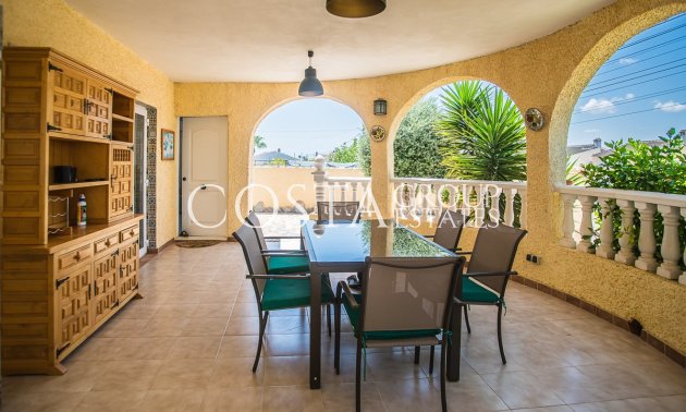 Resale - Villa -
Torrevieja - La Siesta