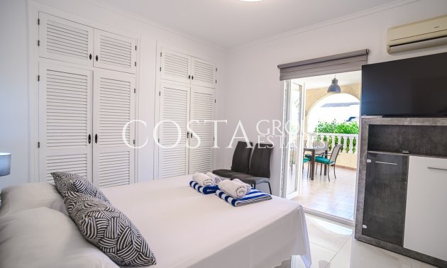 Resale - Villa -
Torrevieja - La Siesta