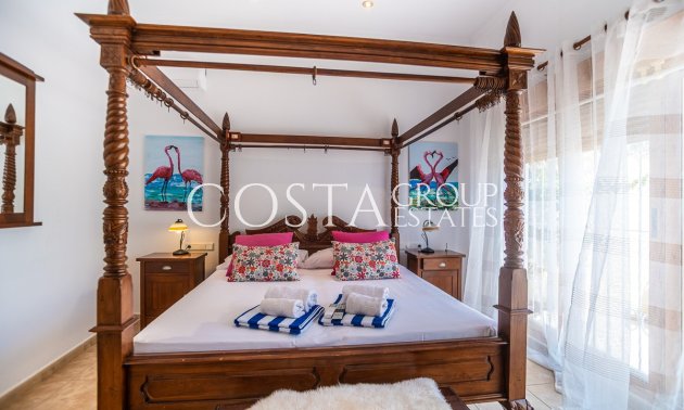 Resale - Villa -
Torrevieja - La Siesta