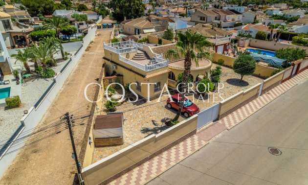 Resale - Villa -
Torrevieja - La Siesta