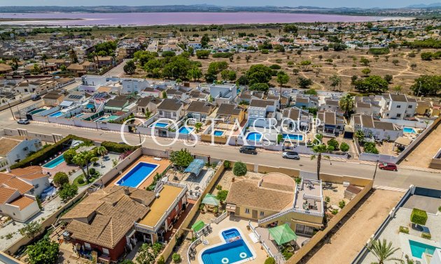 Resale - Villa -
Torrevieja - La Siesta