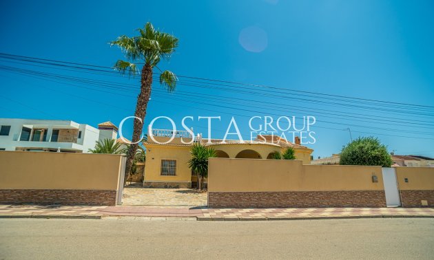 Resale - Villa -
Torrevieja - La Siesta