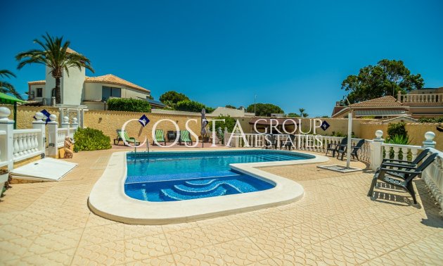 Resale - Villa -
Torrevieja - La Siesta