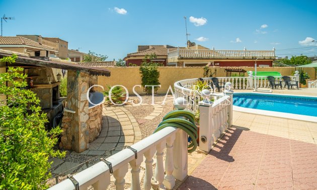 Resale - Villa -
Torrevieja - La Siesta