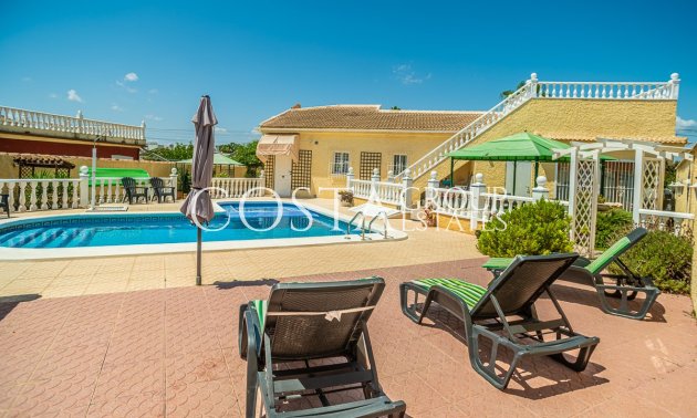 Resale - Villa -
Torrevieja - La Siesta