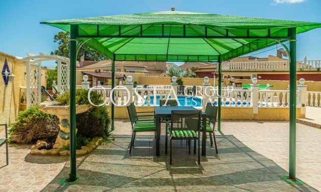 Resale - Villa -
Torrevieja - La Siesta