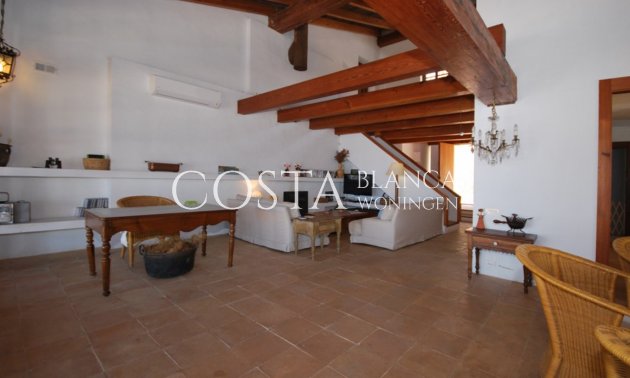 Herverkoop - Villa -
Moraira - Benimeit