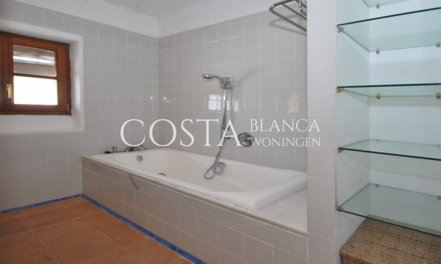 Herverkoop - Villa -
Moraira - Benimeit