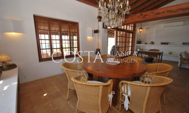 Herverkoop - Villa -
Moraira - Benimeit