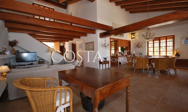 Herverkoop - Villa -
Moraira - Benimeit