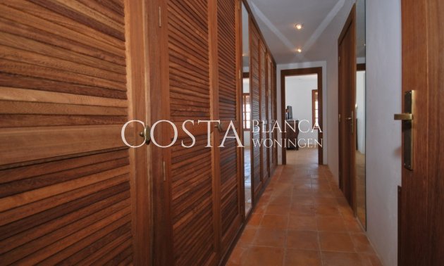 Herverkoop - Villa -
Moraira - Benimeit