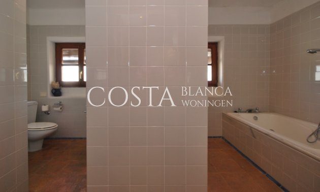 Herverkoop - Villa -
Moraira - Benimeit