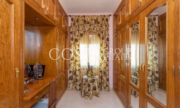 Herverkoop - Villa -
Orihuela Costa - Campoamor