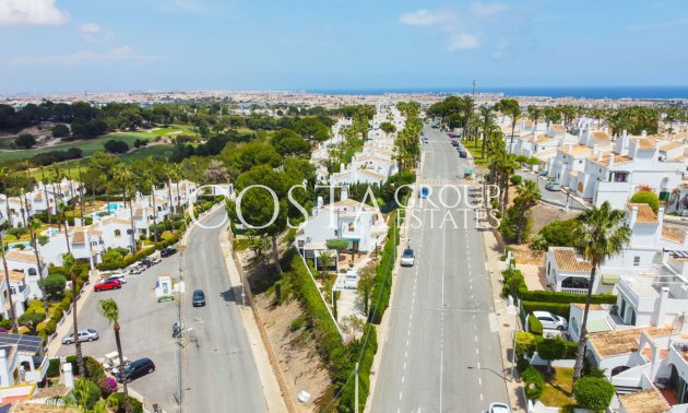 Herverkoop - Villa -
Orihuela Costa - Villamartin