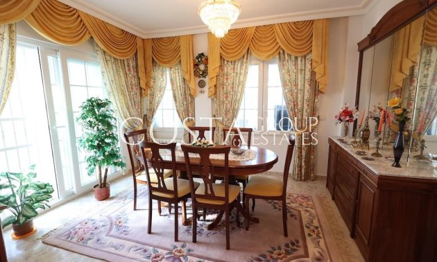 Herverkoop - Villa -
Orihuela Costa