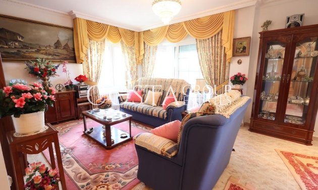 Herverkoop - Villa -
Orihuela Costa