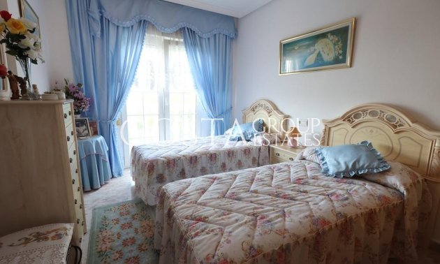 Herverkoop - Villa -
Orihuela Costa