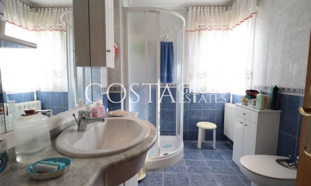 Herverkoop - Villa -
Orihuela Costa