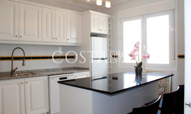 Resale - Villa -
Orihuela Costa