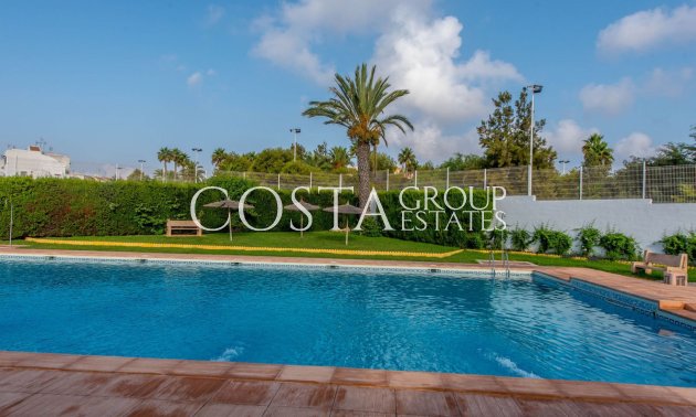 Resale - House -
Torrevieja