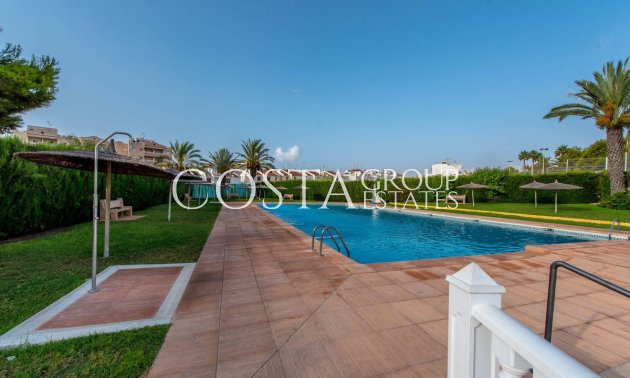 Resale - House -
Torrevieja