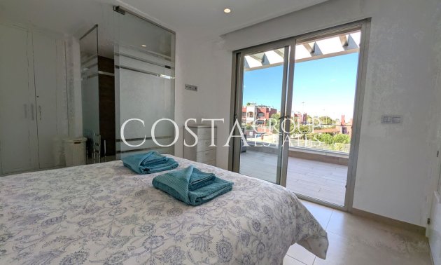 Herverkoop - Villa -
Orihuela Costa - Villamartin